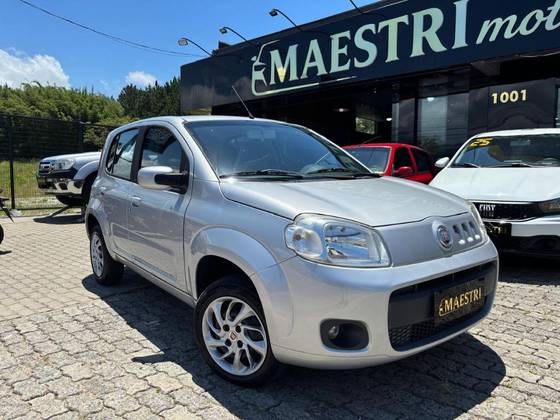FIAT UNO 1.0 VIVACE 8V FLEX 4P MANUAL FIAT UNO 1.0 VIVACE 8V FLEX 4P MANUAL
